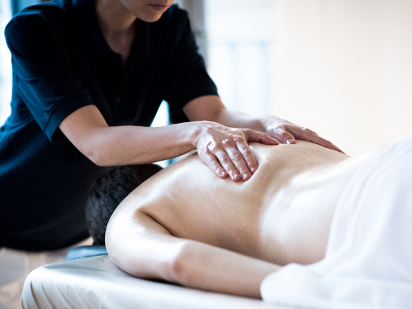 Rückenmassage - Medical Wellness - Immanuel Medizin Zehlendorf Rückenmassage - Medical Wellness - Immanuel Medizin Zehlendorf